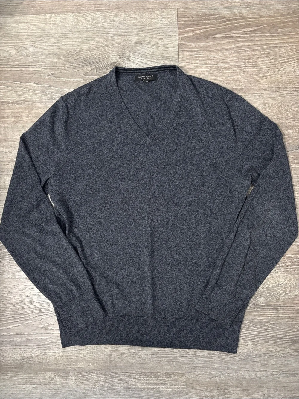 Banana Republic Men's Luxury Silk Cotton Cashmere V-Neck Sweater Sz Medium Gray